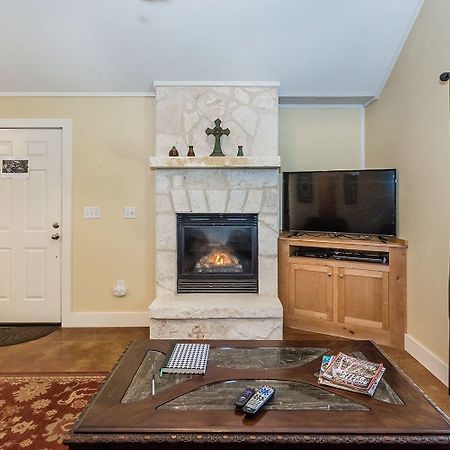 Appian Way Celtic Cottage Fredericksburg Exterior photo